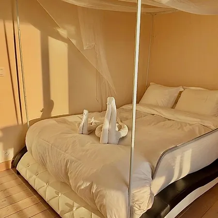 80 M With Sea & Pool View Sleeps 6 Apartman